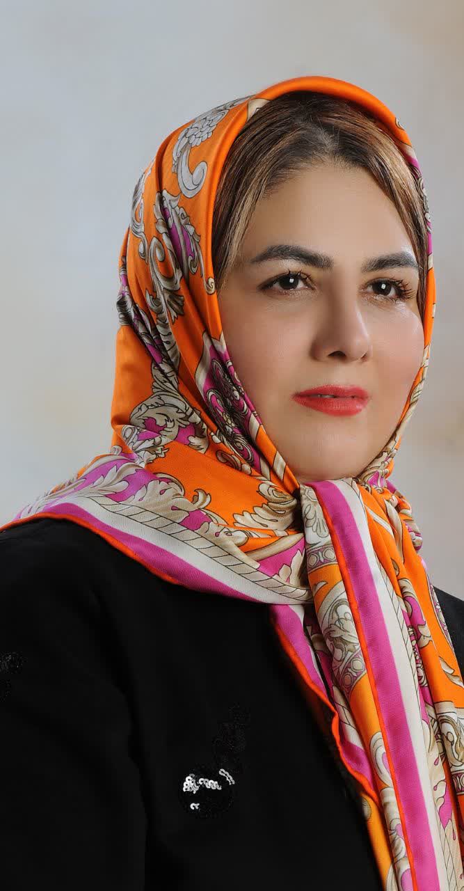 دکتر وحیده عظیمی روانشناس خانواده، کودک و نوجوان و برگزار کننده کارگاه‌های فرزندپروری و مهارت آموزی والدین و کودکان و  نوجوانان