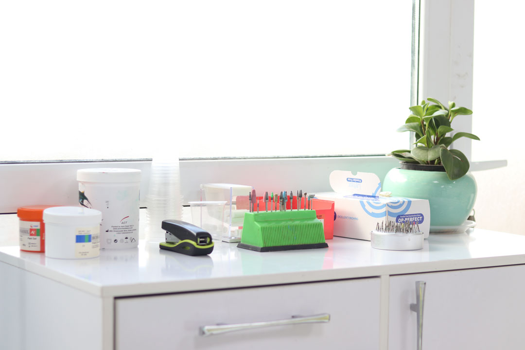 کلینیک دندانپزشکی نیکان Nikan Dental Clinic اهواز دندانپزشک  ایمپلنت تخصصی دندانپزشکی جراحی لثه جرم گیری ایمپلنت ترمیم ارتودنسی